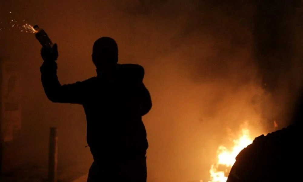 Θεσσαλονίκη: Επίθεση με μολότοφ σε αστυνομικούς τα ξημερώματα της Κυριακής – 10 προσαγωγές